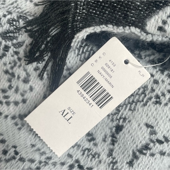 NWT 💙 anthropologie fur scarf - Picture 6 of 6